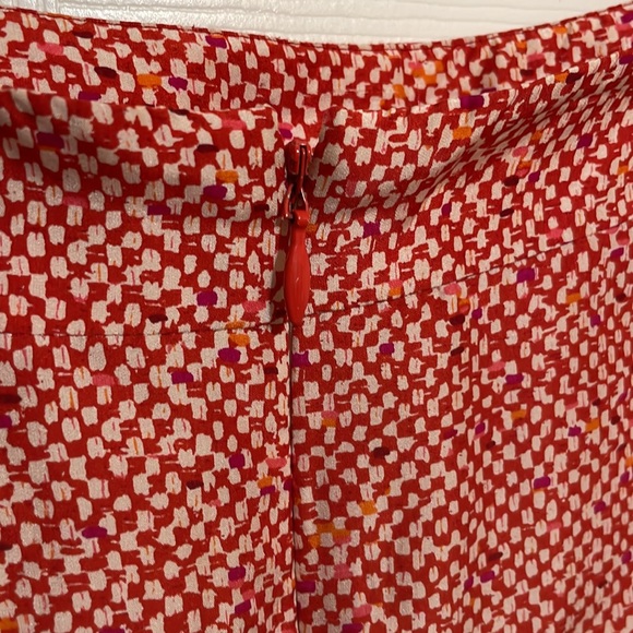 100% Silk Skirt by Kenneth Cole / Red & Beige/ Size 6 - Picture 7 of 9